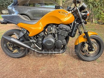 TRIUMPH SPEED TRIPLE 900