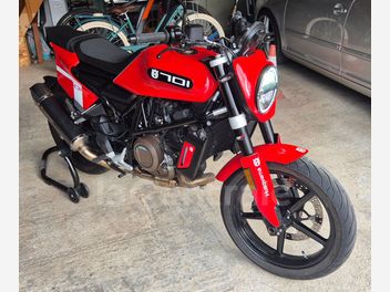 HUSQVARNA SVARTPILEN 701