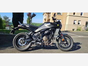 HUSQVARNA SVARTPILEN 125