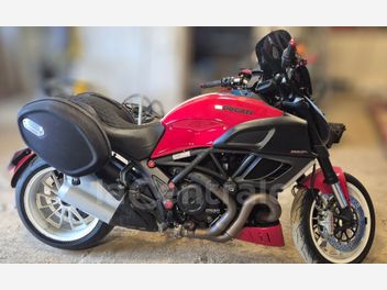 DUCATI DIAVEL 1200 CARBON RED