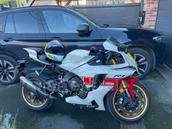 YAMAHA YZF R1 1000 + POT AKRA
