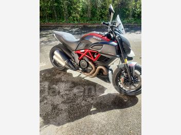 DUCATI DIAVEL 1200 CARBON RED