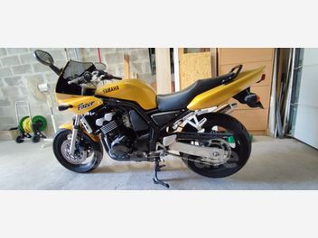 YAMAHA FZS 600 FAZER