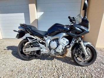YAMAHA FZS 600 FAZER S