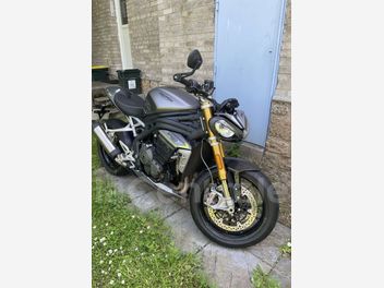 TRIUMPH SPEED TRIPLE 1200 RS