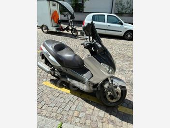 YAMAHA X-MAX 250