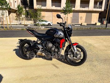 TRIUMPH TRIDENT 660