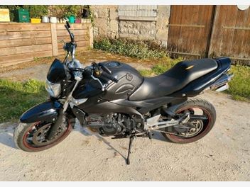 SUZUKI GSR 600