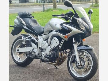 YAMAHA FZS 600 FAZER S