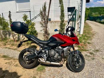 TRIUMPH DAYTONA 660