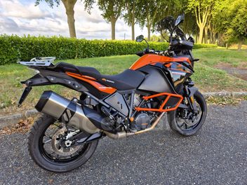 KTM ADVENTURE 1090 R