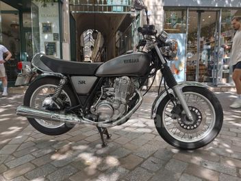 YAMAHA SR 400