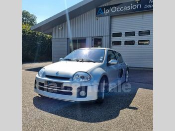 RENAULT CLIO 2 V6 RS II V6 24S 230 RS 3P