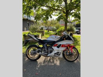 YAMAHA YZF R7 700