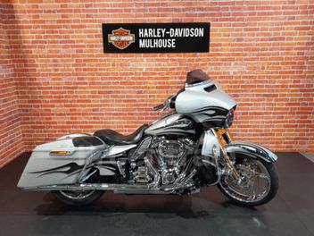 HARLEY DAVIDSON TOURING STREET GLIDE 1800