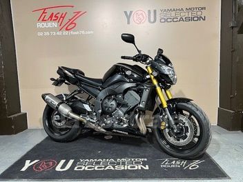 YAMAHA FZ8 800 RED LINE