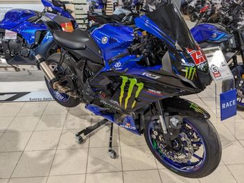 YAMAHA YZF R7 700