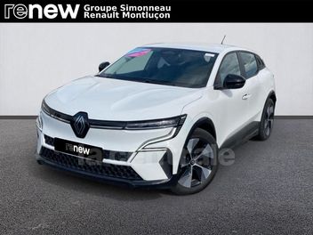 RENAULT MEGANE 5 V E-TECH EV40 130 STANDARD CHARGE EQUILIBRE 40 KWH