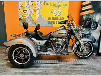 HARLEY DAVIDSON TRIKES FREEWHEELER 1745