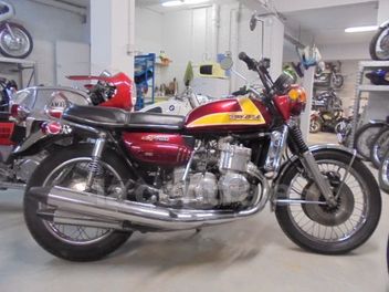 SUZUKI GT 750