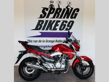 SUZUKI INAZUMA 250