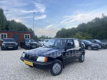 PEUGEOT 205 BVA 5P