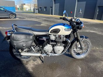 TRIUMPH BONNEVILLE 900 T100