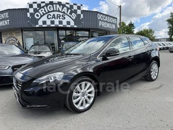 VOLVO V40 (2E GENERATION) II (2) 2.0 D2 120 MOMENTUM 89G