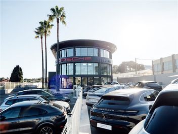 PORSCHE 