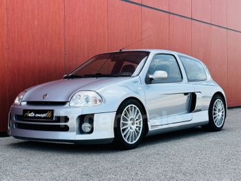 RENAULT CLIO 2 V6 RS II V6 24S 230 RS 3P