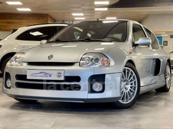 RENAULT CLIO 2 V6 RS II V6 24S 230 RS 3P