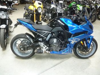 SUZUKI GSX-8R 800