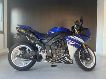 YAMAHA YZF R1 1000 + POT AKRA