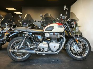 TRIUMPH BONNEVILLE 900 T100