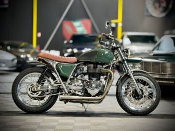 TRIUMPH SPEED TWIN 900