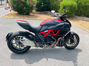 DUCATI DIAVEL 1200 CARBON RED
