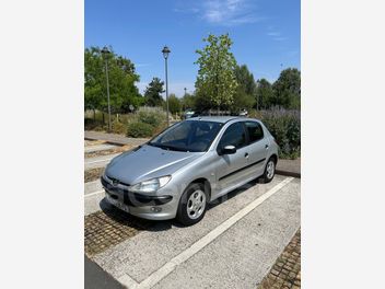 PEUGEOT 