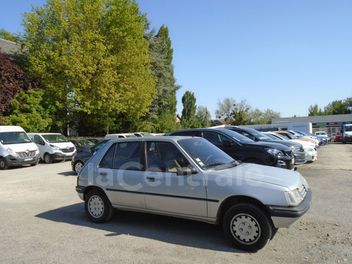 PEUGEOT 205 BVA 5P