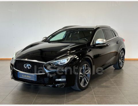 INFINITI Q30