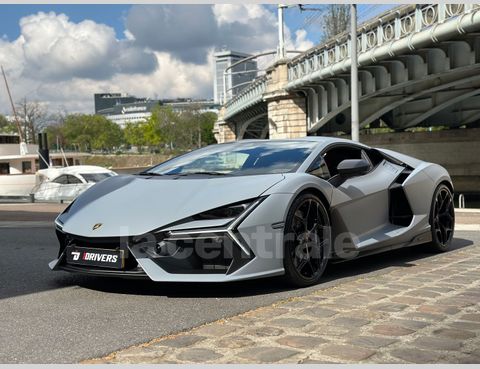 LAMBORGHINI REVUELTO